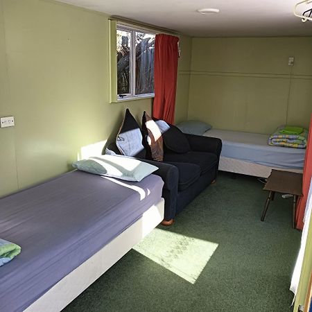 Annies Nirvana Lodge Backpackers Takaka Esterno foto