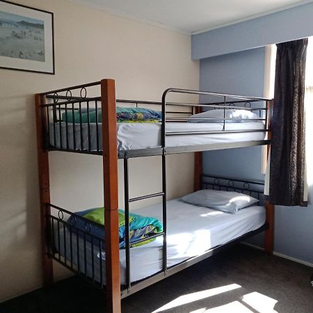 Annies Nirvana Lodge Backpackers Takaka Esterno foto