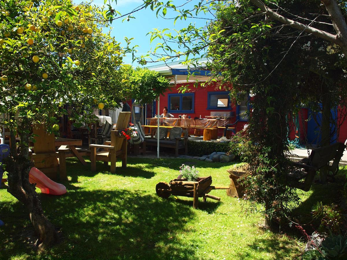 Annies Nirvana Lodge Backpackers Takaka Esterno foto
