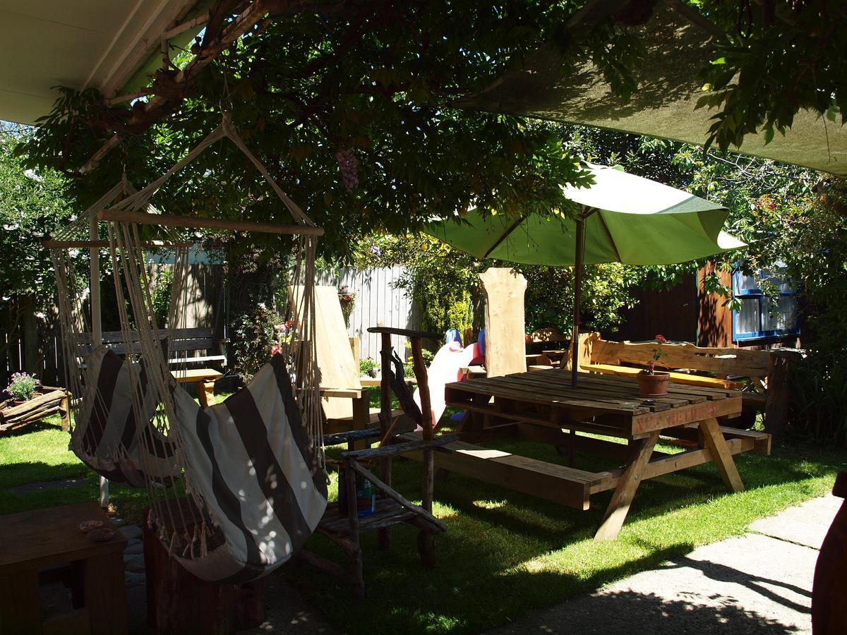 Annies Nirvana Lodge Backpackers Takaka Esterno foto