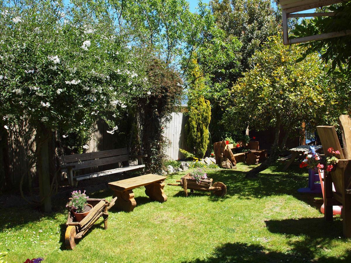 Annies Nirvana Lodge Backpackers Takaka Esterno foto