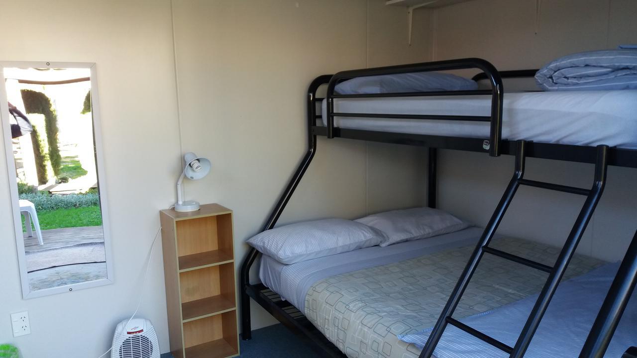 Annies Nirvana Lodge Backpackers Takaka Esterno foto