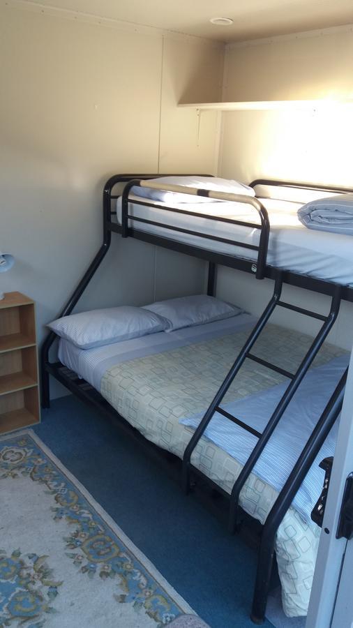 Annies Nirvana Lodge Backpackers Takaka Esterno foto