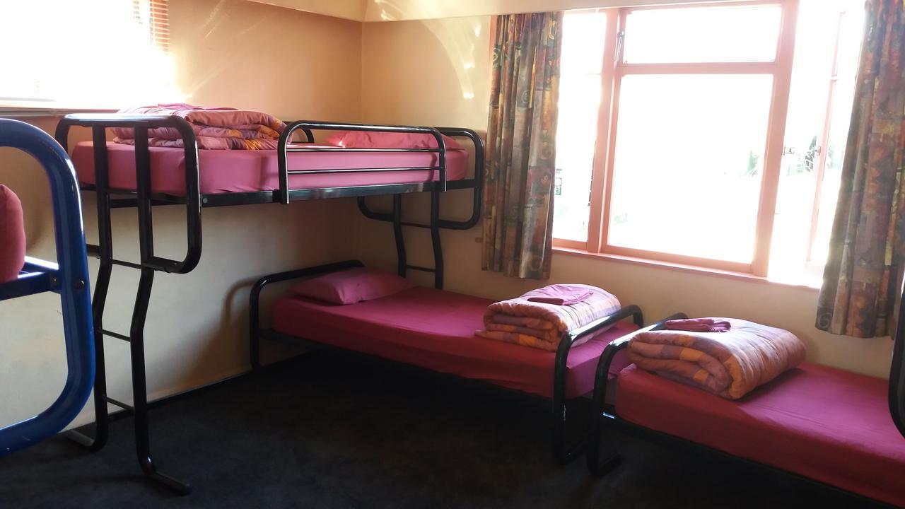 Annies Nirvana Lodge Backpackers Takaka Esterno foto