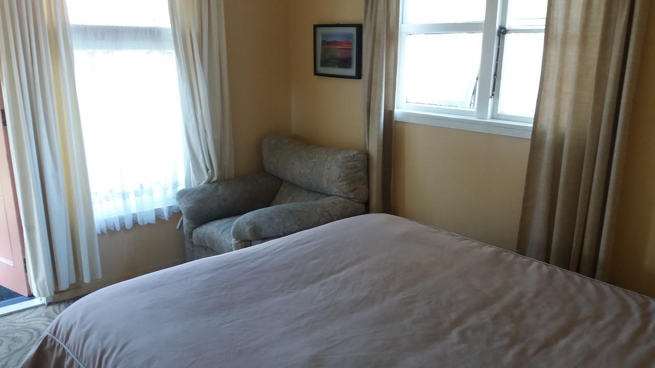 Annies Nirvana Lodge Backpackers Takaka Esterno foto