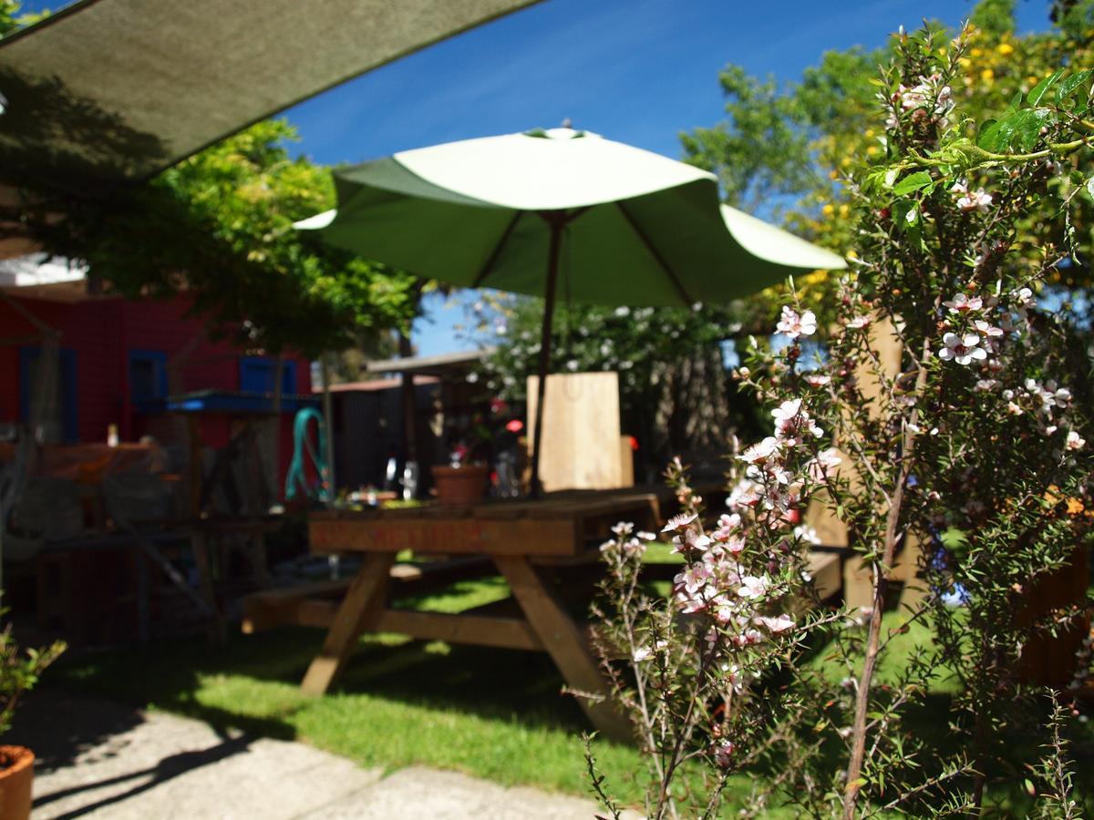 Annies Nirvana Lodge Backpackers Takaka Esterno foto