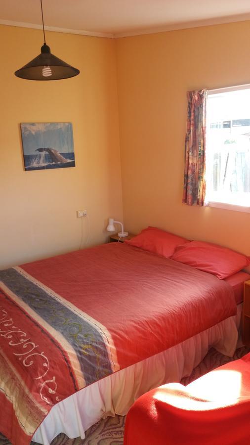 Annies Nirvana Lodge Backpackers Takaka Esterno foto