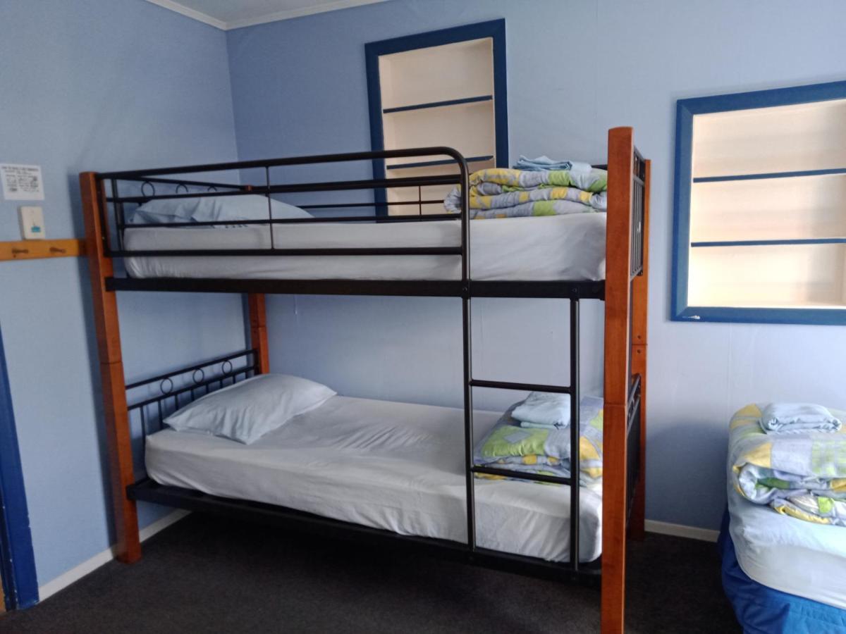 Annies Nirvana Lodge Backpackers Takaka Esterno foto